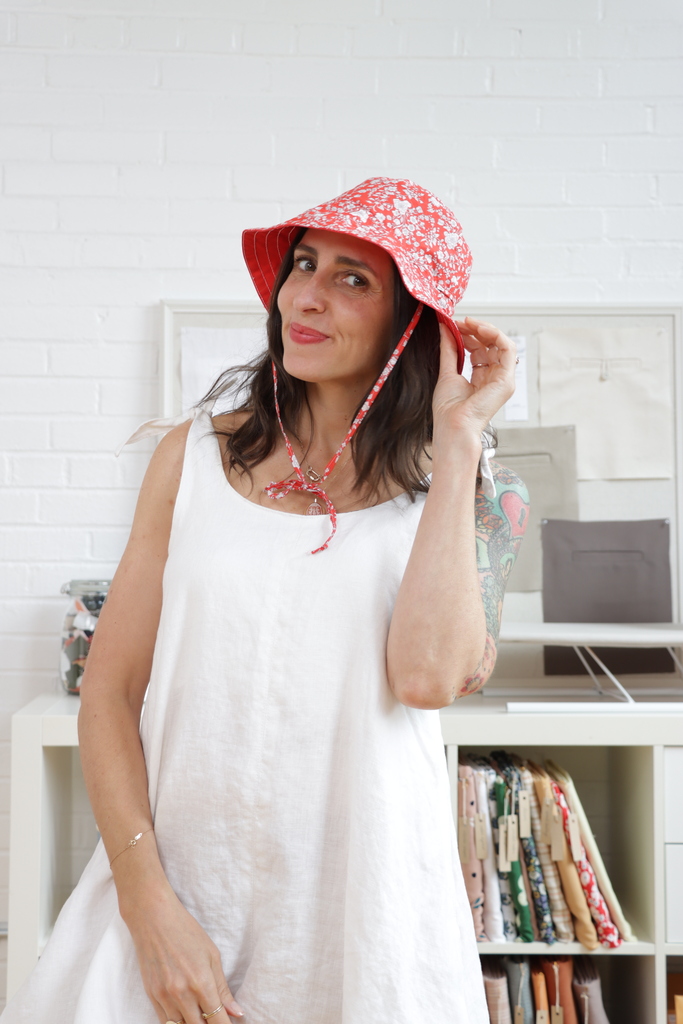 Sarai wearing Rey bucket hat front side