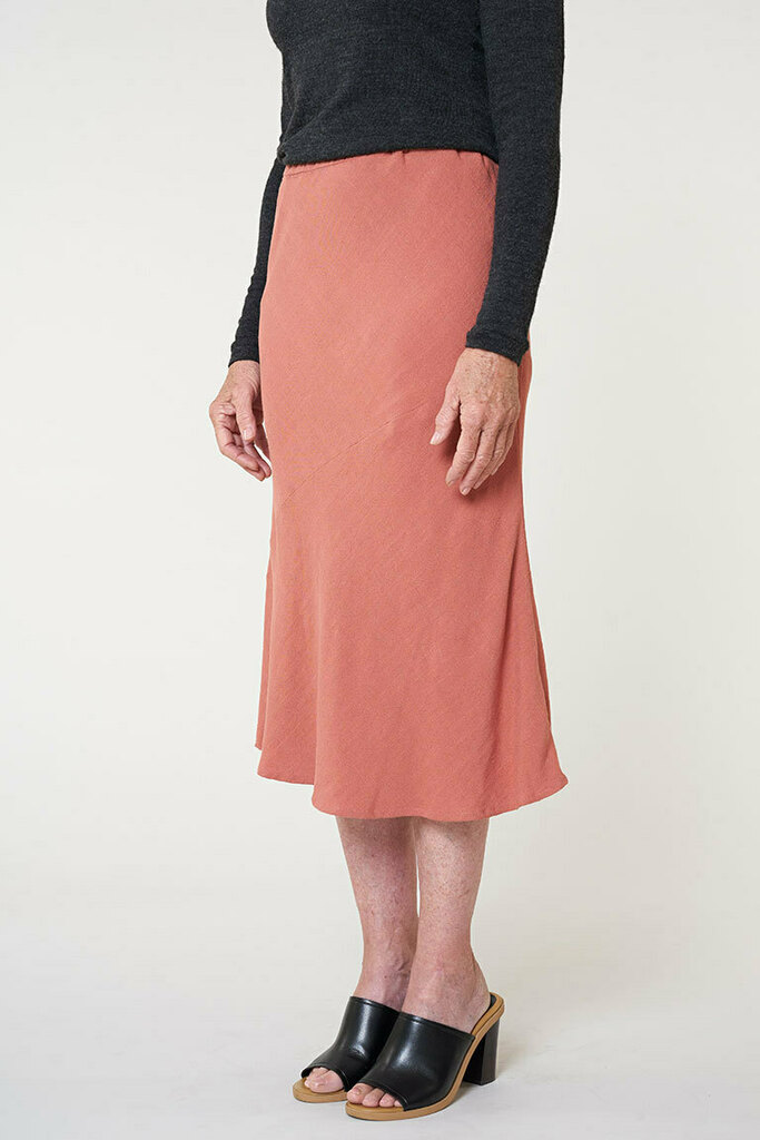 Dezi skirt details