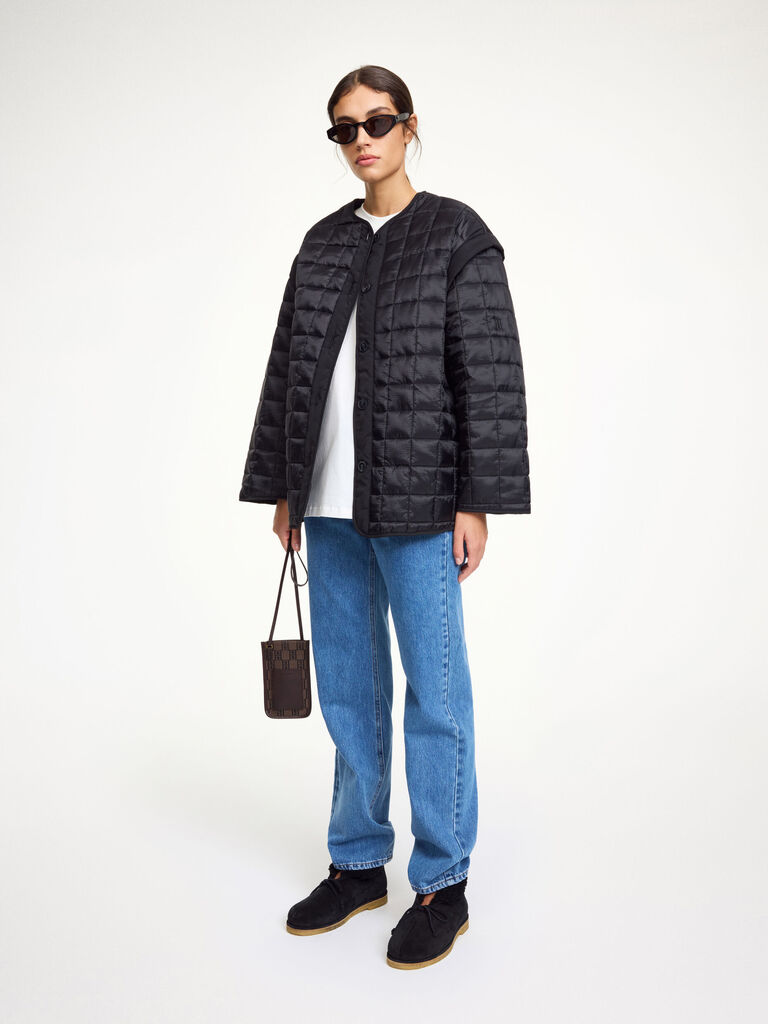 jacket with detachable sleeves