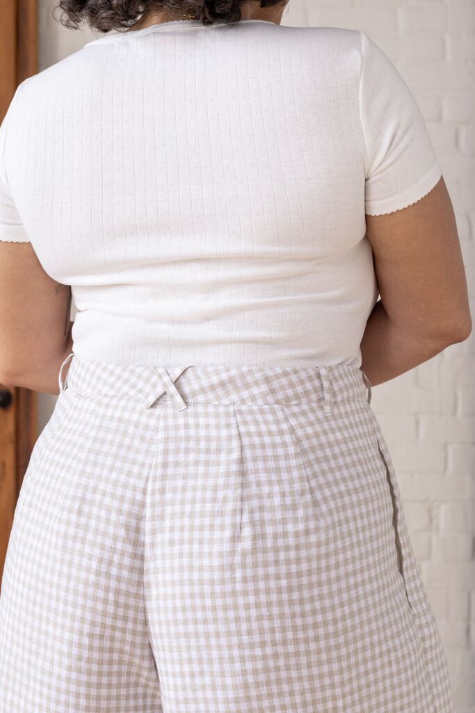 Dill shorts fabric detail