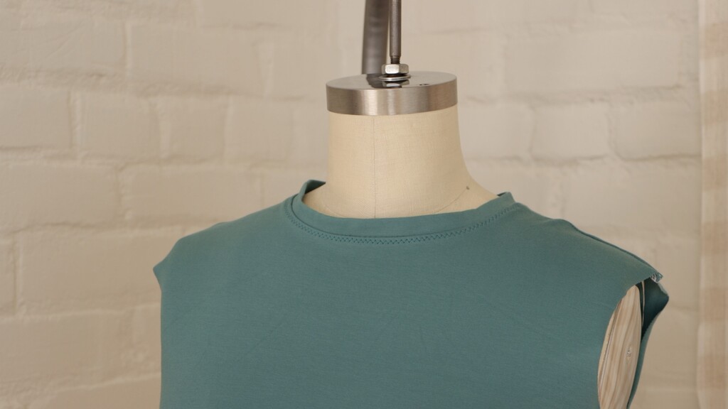 neckband cut to the same length as the neck opening (visibly standing away from the body)